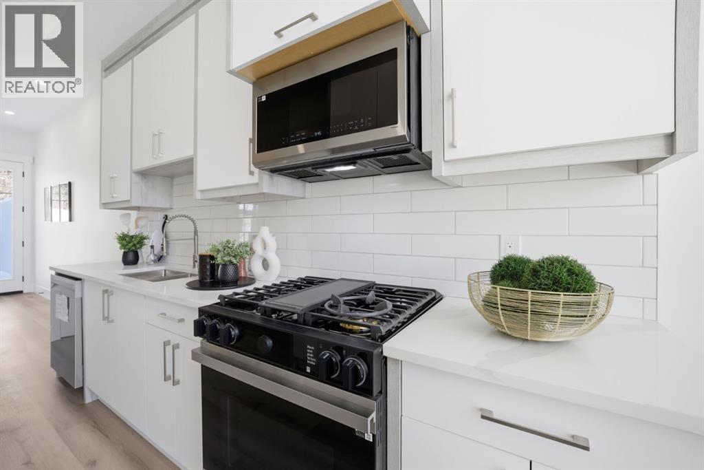 8518 & 8520 33 Avenue Nw, Calgary, Alberta  T3B 1M1 - Photo 16 - A2303226