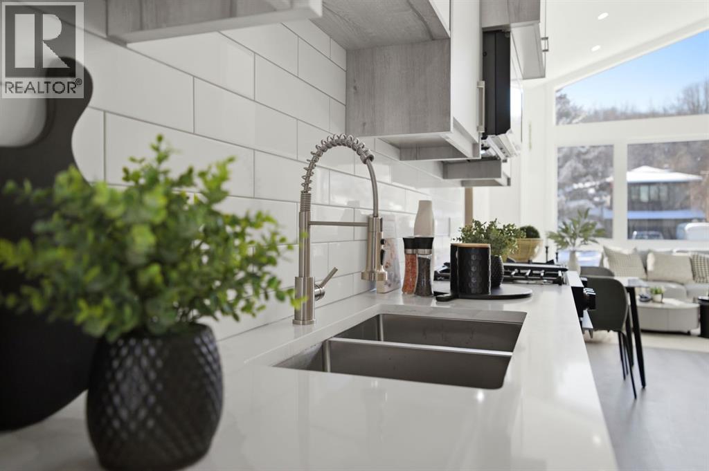 8518 & 8520 33 Avenue Nw, Calgary, Alberta  T3B 1M1 - Photo 36 - A2303226