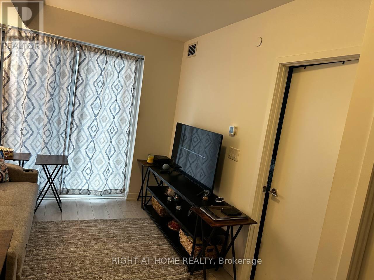 1802 - 2033 Kennedy Road, Toronto, Ontario  M1S 0L3 - Photo 3 - E13021218