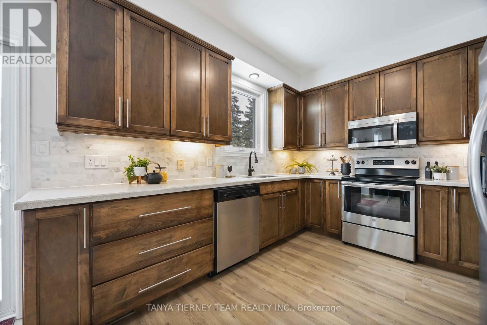 140 Vipond Road, Whitby, Ontario  L1M 1K9 - Photo 16 - E13021270