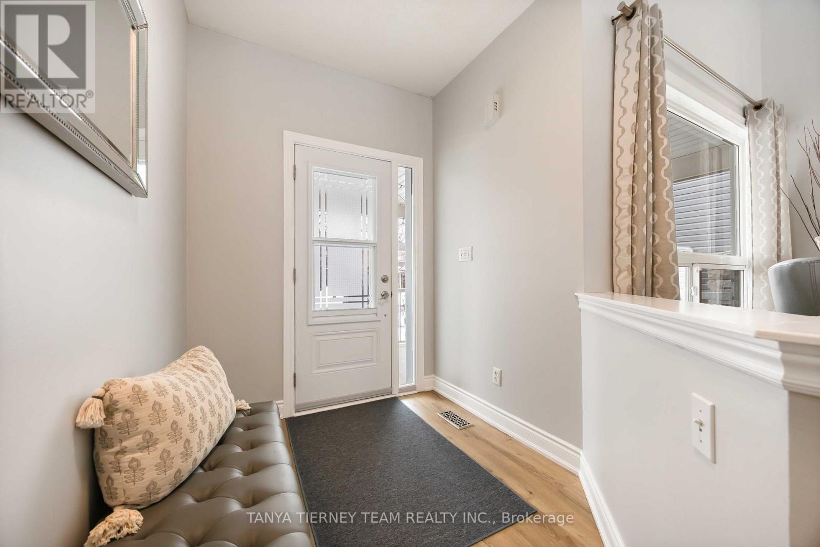 140 Vipond Road, Whitby, Ontario  L1M 1K9 - Photo 5 - E13021270