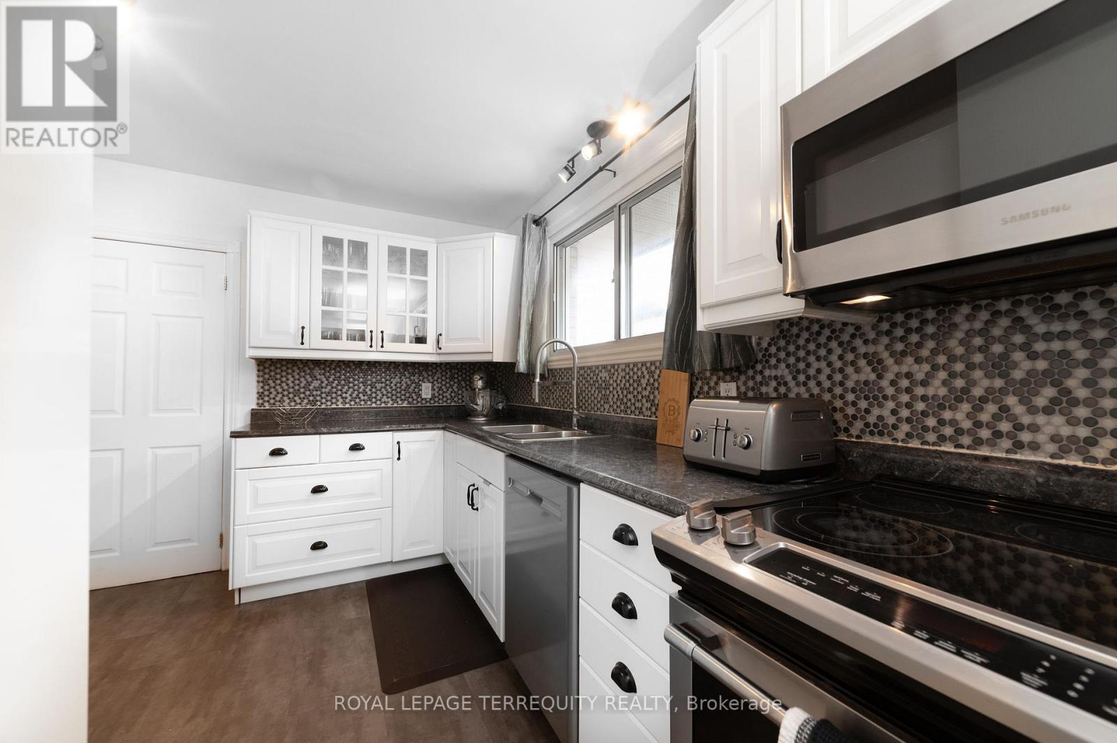 90 Keewatin Street S, Oshawa, Ontario  L1H 6Z1 - Photo 10 - E13021282