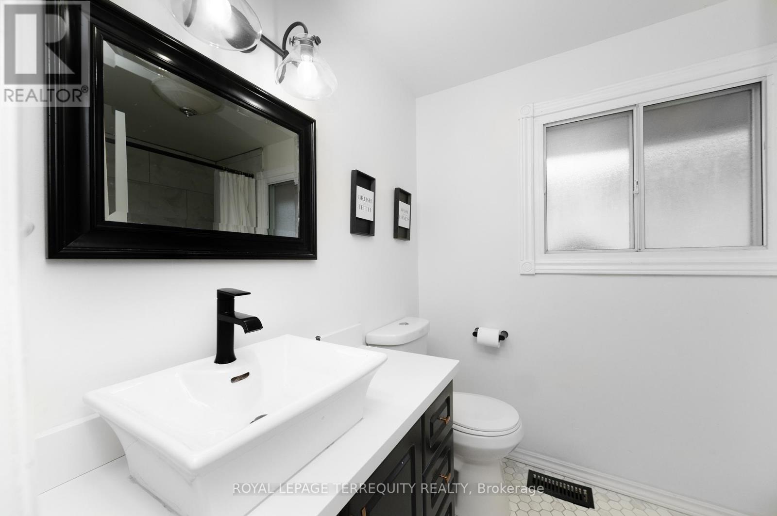 90 Keewatin Street S, Oshawa, Ontario  L1H 6Z1 - Photo 14 - E13021282