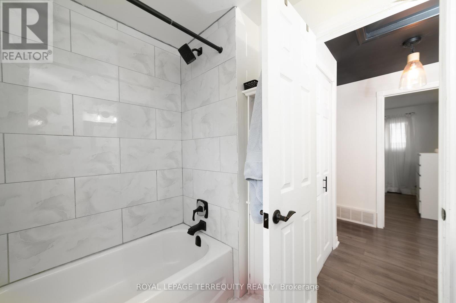 90 Keewatin Street S, Oshawa, Ontario  L1H 6Z1 - Photo 15 - E13021282