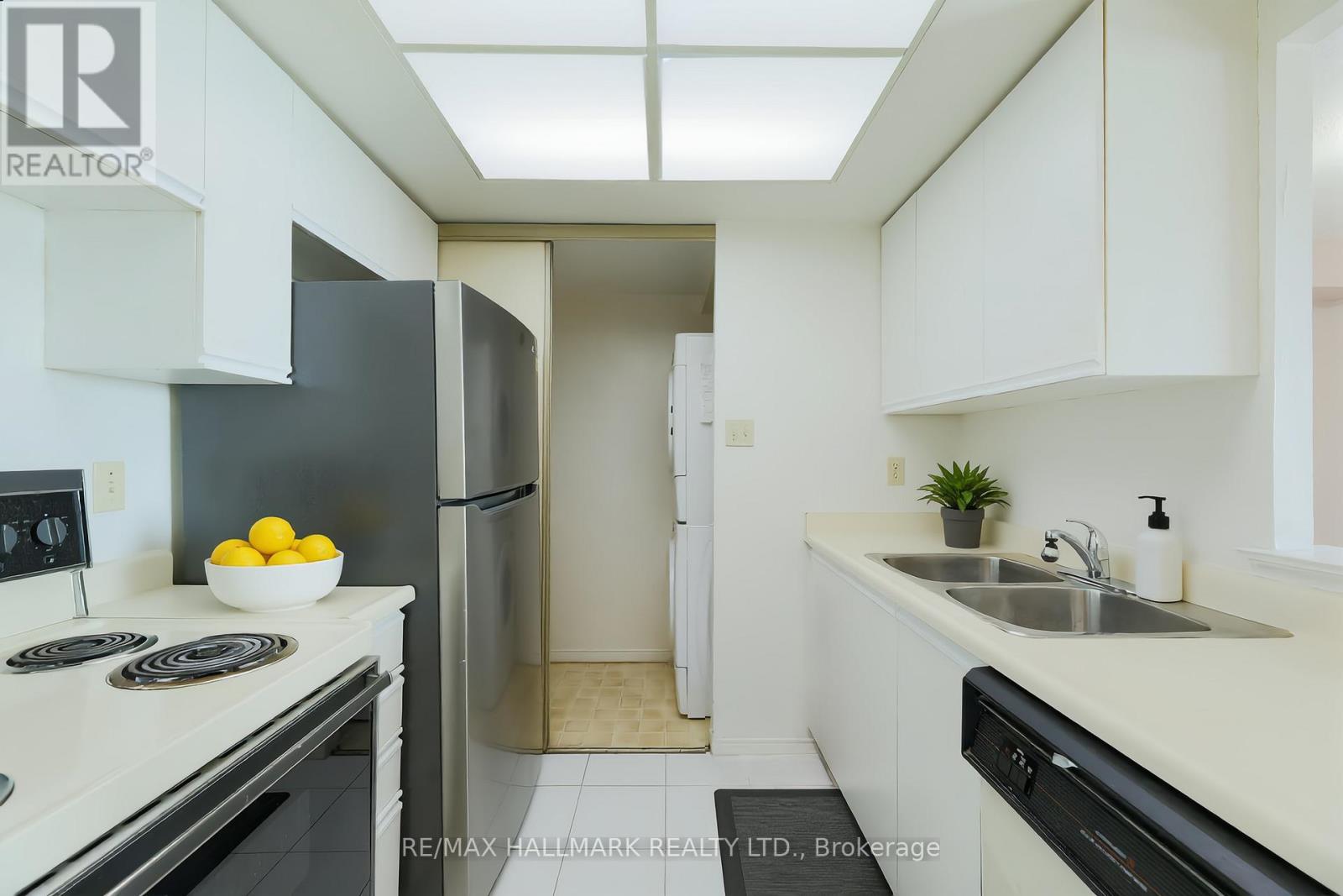 525 - 3 Greystone Walk Drive, Toronto, Ontario  M1K 5J4 - Photo 3 - E13021366