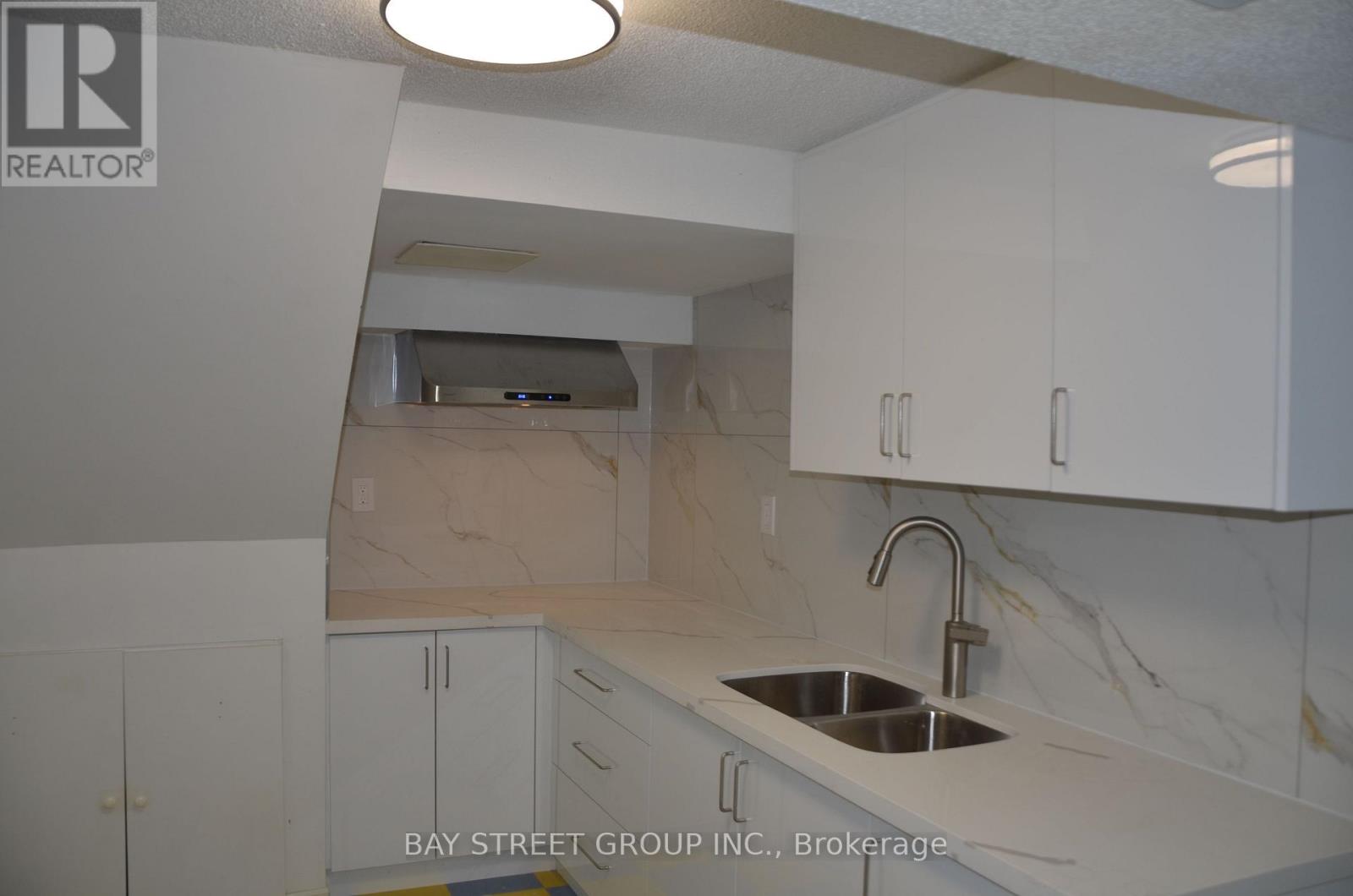 283 Port Royal Trail, Toronto, Ontario  M1V 2K5 - Photo 2 - E13021446