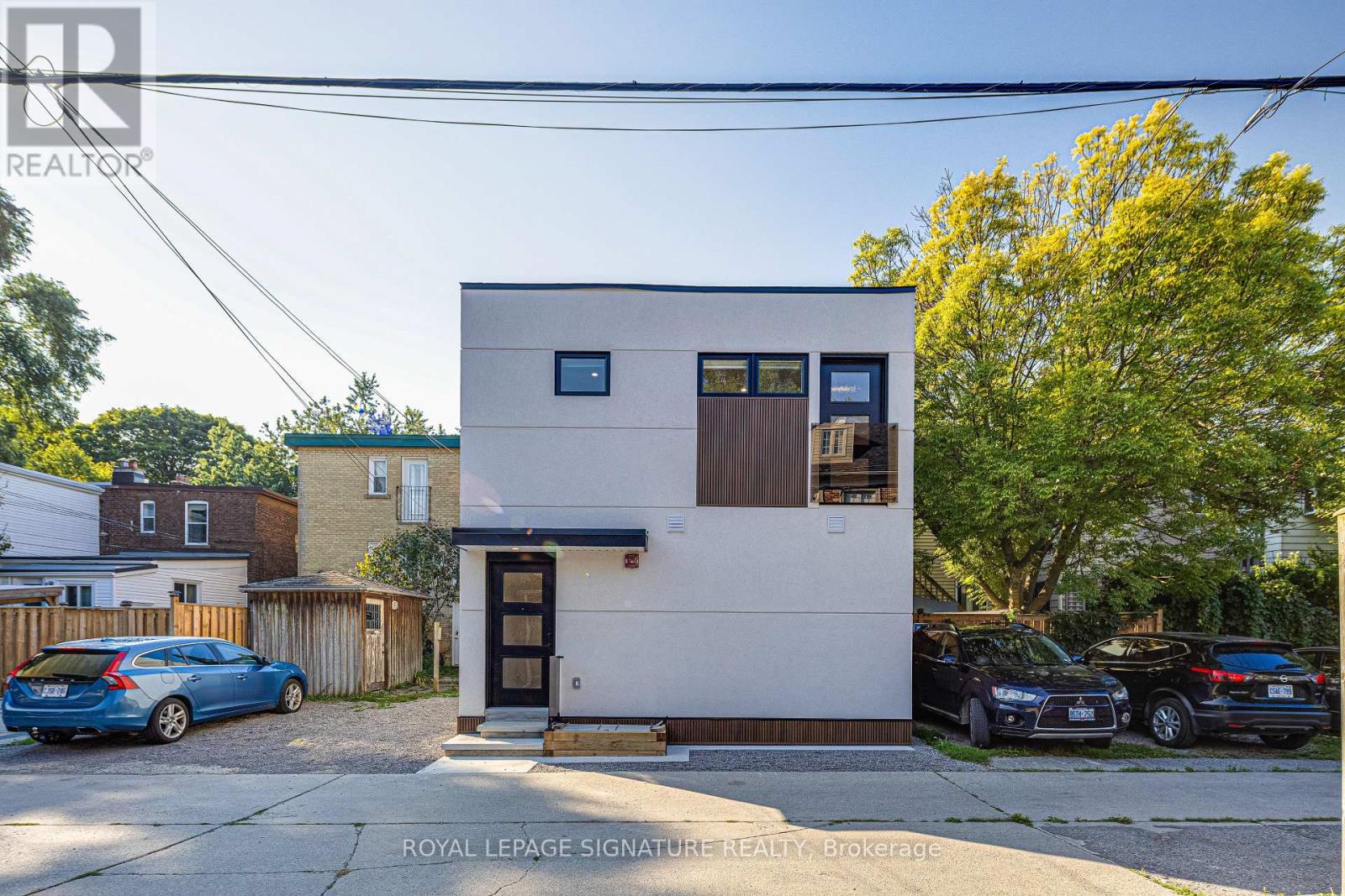 UPPER - 20 KEWBEACH AVENUE, Toronto, Ontario