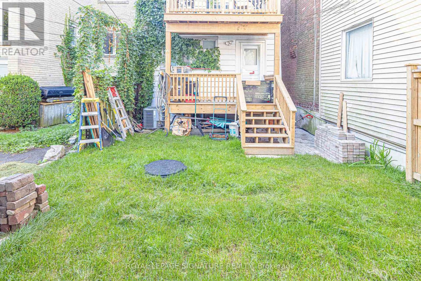 Upper - 20 Kewbeach Avenue, Toronto, Ontario  M4L 1B7 - Photo 14 - E13021448