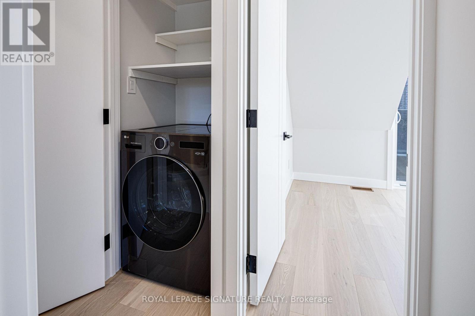 Upper - 20 Kewbeach Avenue, Toronto, Ontario  M4L 1B7 - Photo 21 - E13021448