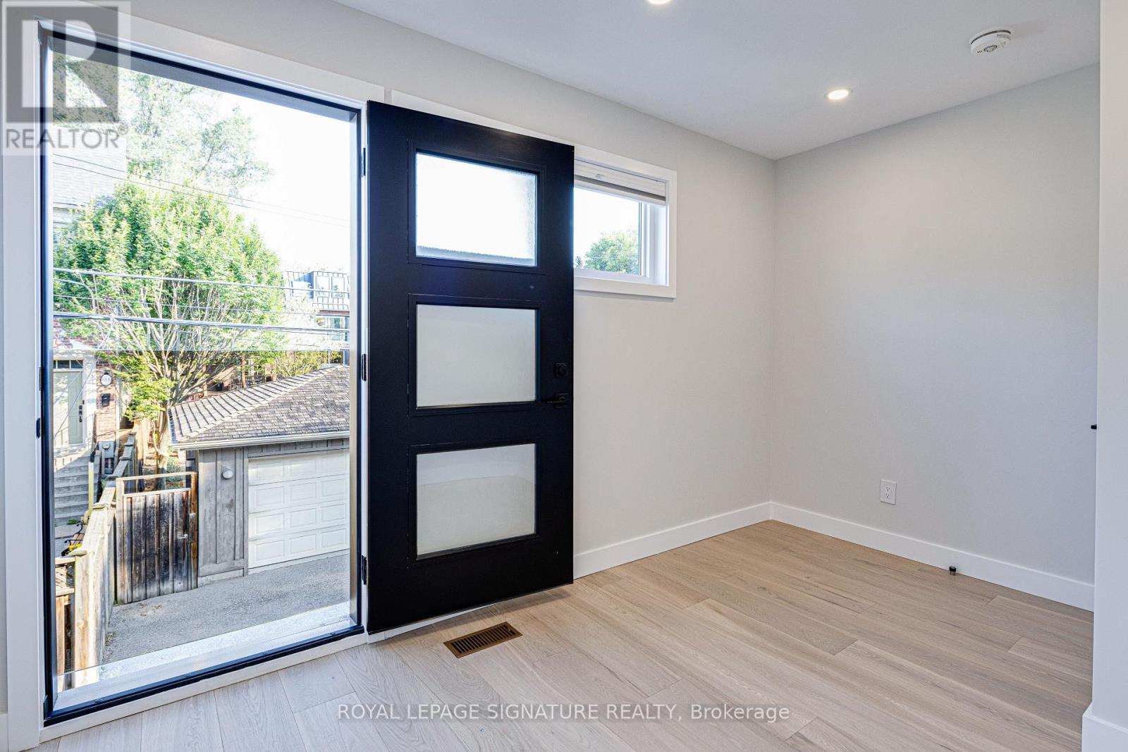 Upper - 20 Kewbeach Avenue, Toronto, Ontario  M4L 1B7 - Photo 25 - E13021448