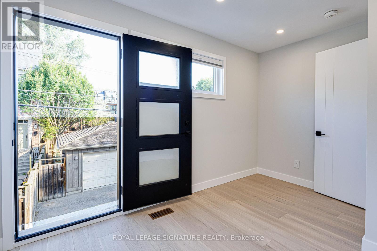 Upper - 20 Kewbeach Avenue, Toronto, Ontario  M4L 1B7 - Photo 26 - E13021448