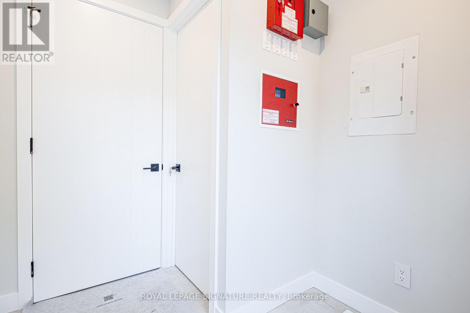 Upper - 20 Kewbeach Avenue, Toronto, Ontario  M4L 1B7 - Photo 3 - E13021448