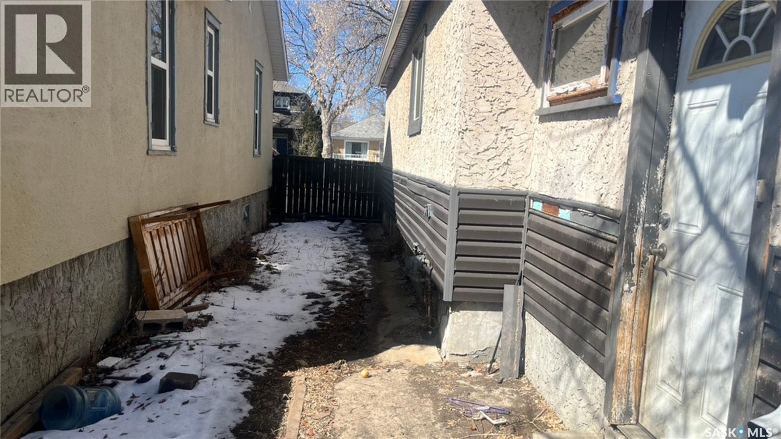 2533 Reynolds Street, Regina, Saskatchewan  S4N 3P1 - Photo 3 - SK033433
