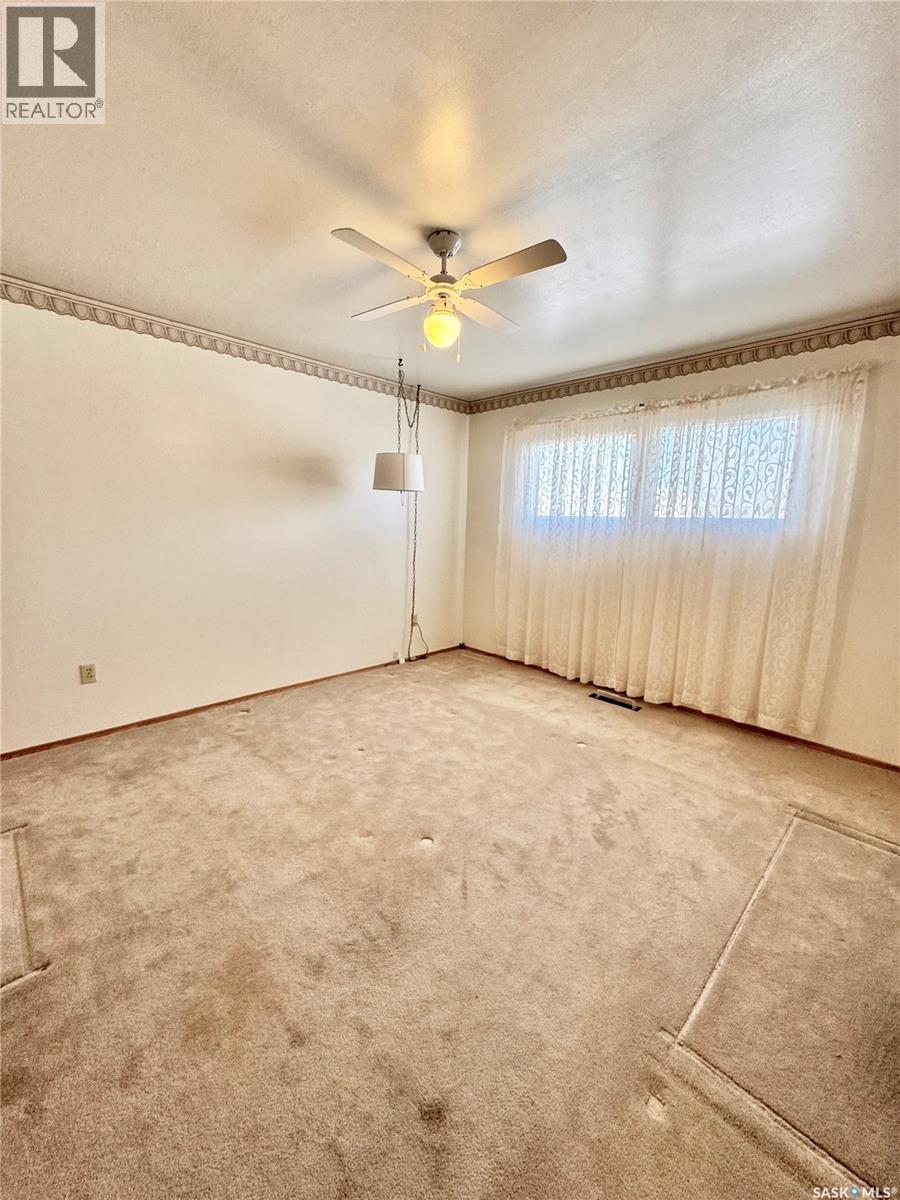 703 Agnew Street, Prince Albert, Saskatchewan  S6V 2P2 - Photo 10 - SK033431