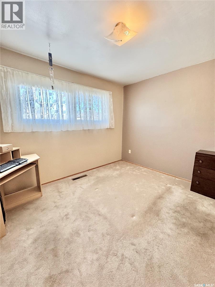 703 Agnew Street, Prince Albert, Saskatchewan  S6V 2P2 - Photo 11 - SK033431