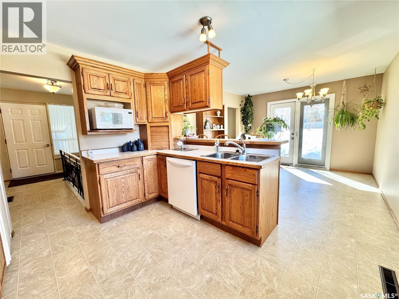 703 Agnew Street, Prince Albert, Saskatchewan  S6V 2P2 - Photo 3 - SK033431