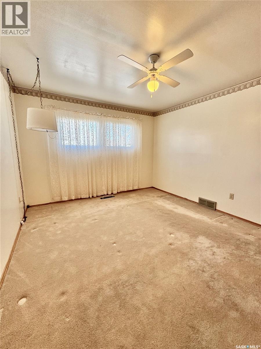 703 Agnew Street, Prince Albert, Saskatchewan  S6V 2P2 - Photo 9 - SK033431