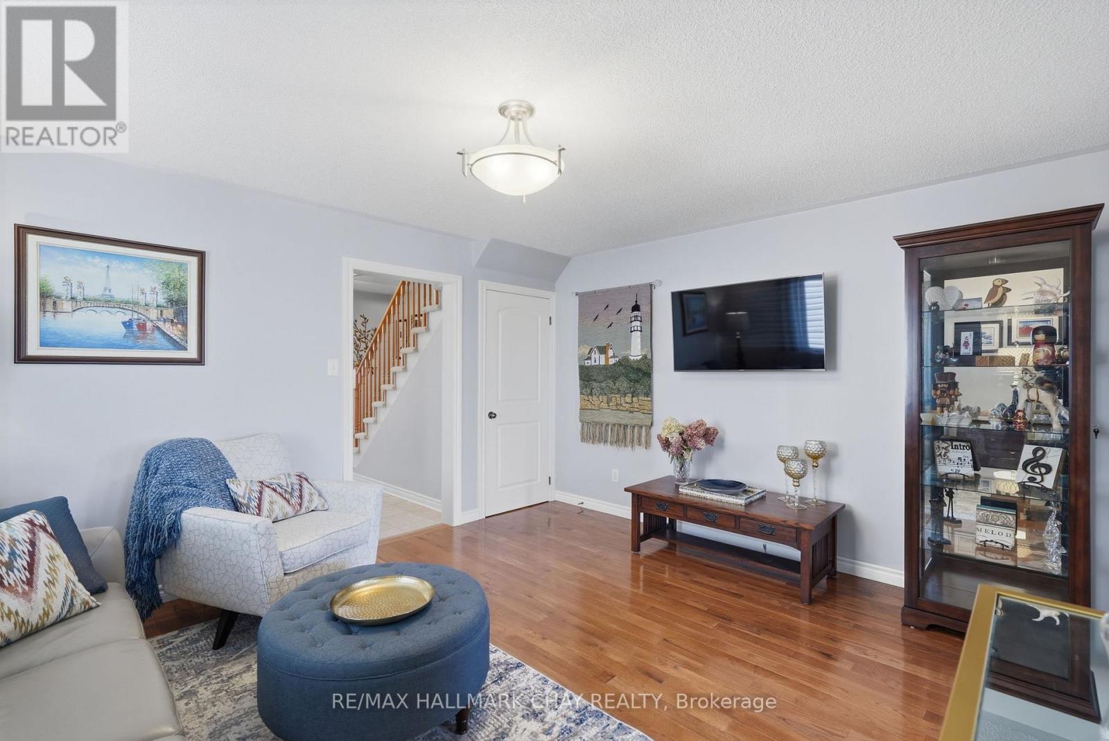 215 Banting Crescent, Essa, Ontario  L3W 0P8 - Photo 11 - N13021258