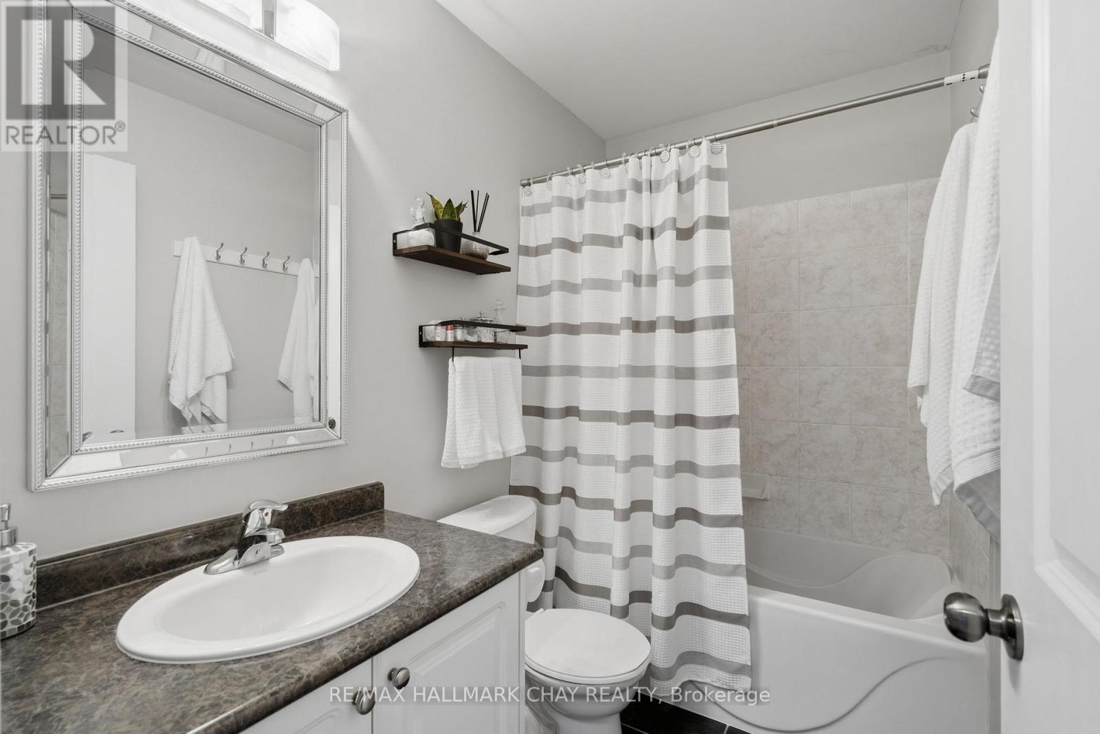 215 Banting Crescent, Essa, Ontario  L3W 0P8 - Photo 23 - N13021258