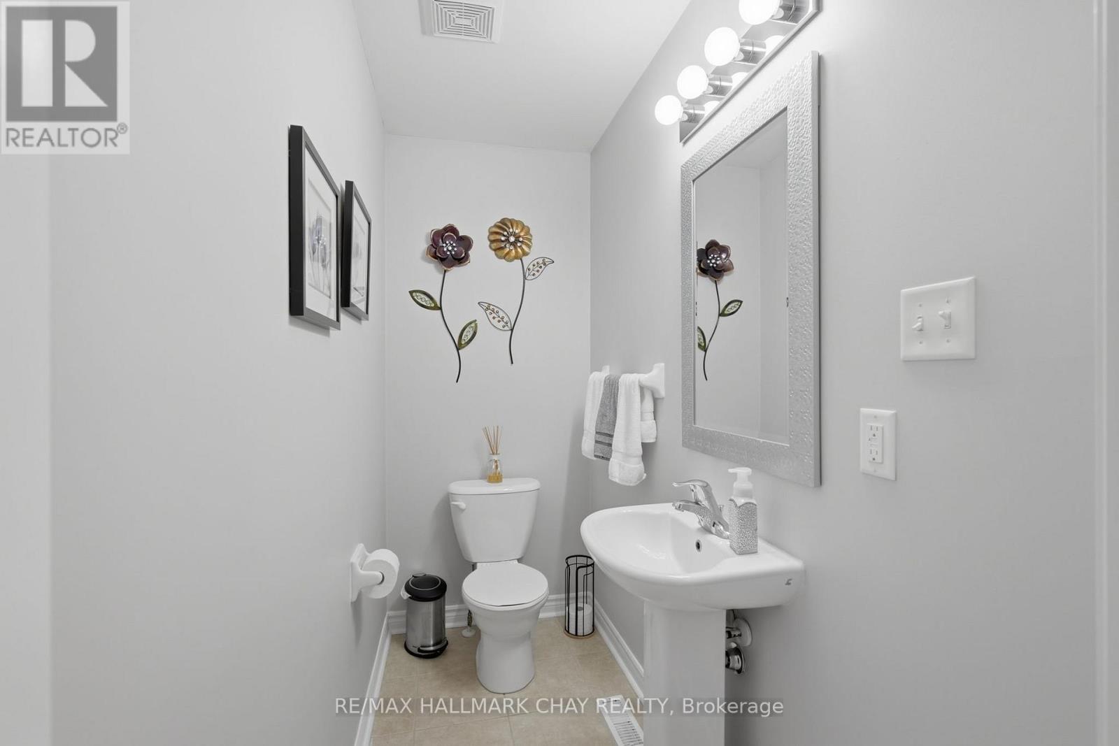 215 Banting Crescent, Essa, Ontario  L3W 0P8 - Photo 8 - N13021258