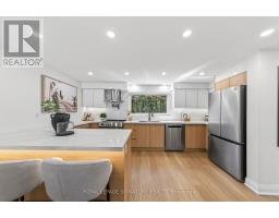 26 CARONDALE CRESCENT, Toronto, Ontario