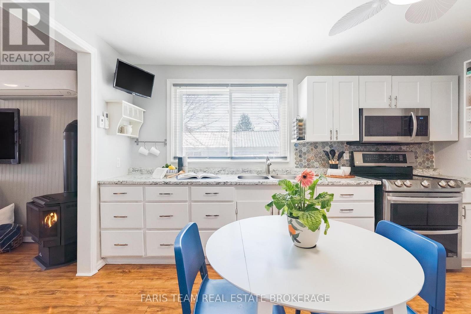 306 Ouida Street, Tay, Ontario  L0K 2C0 - Photo 6 - S13021234