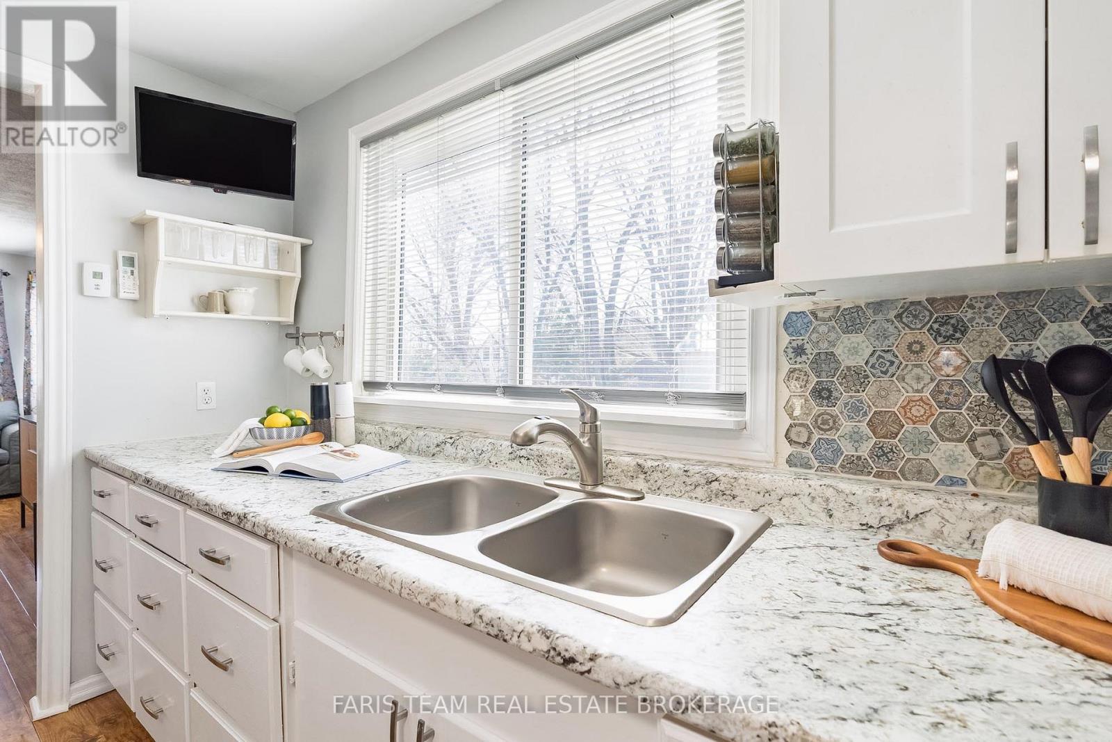 306 Ouida Street, Tay, Ontario  L0K 2C0 - Photo 8 - S13021234