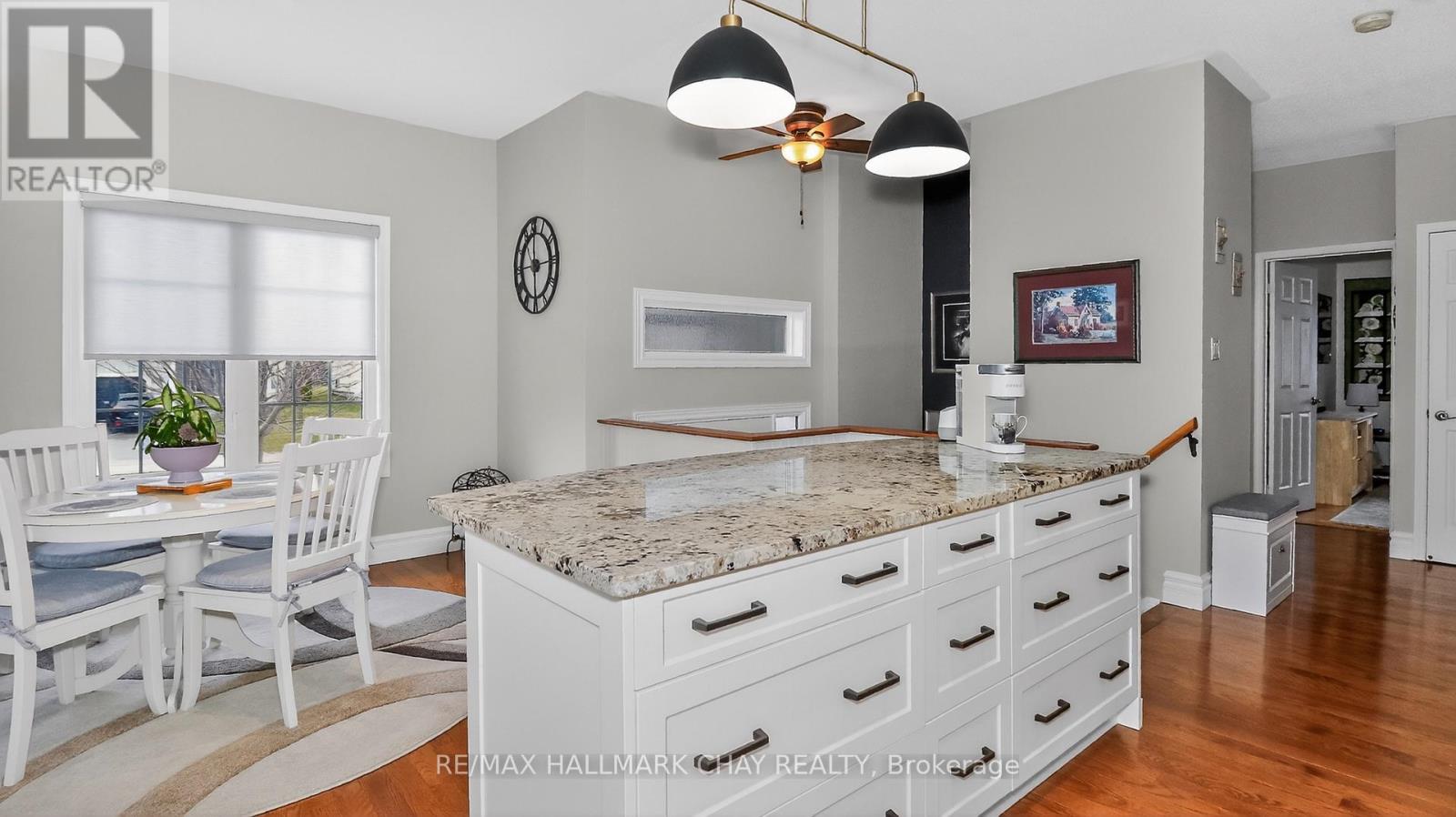 205 Country Lane, Clearview, Ontario  L0M 1S0 - Photo 9 - S13021438