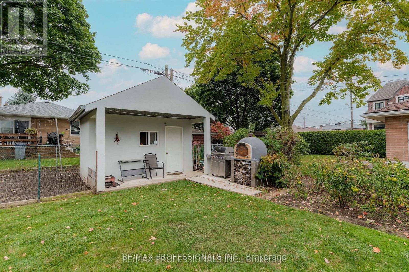 4 Dunrobin Drive, Toronto, Ontario  M9B 2S9 - Photo 13 - W13021358