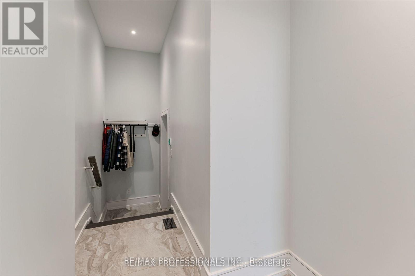 4 Dunrobin Drive, Toronto, Ontario  M9B 2S9 - Photo 28 - W13021358