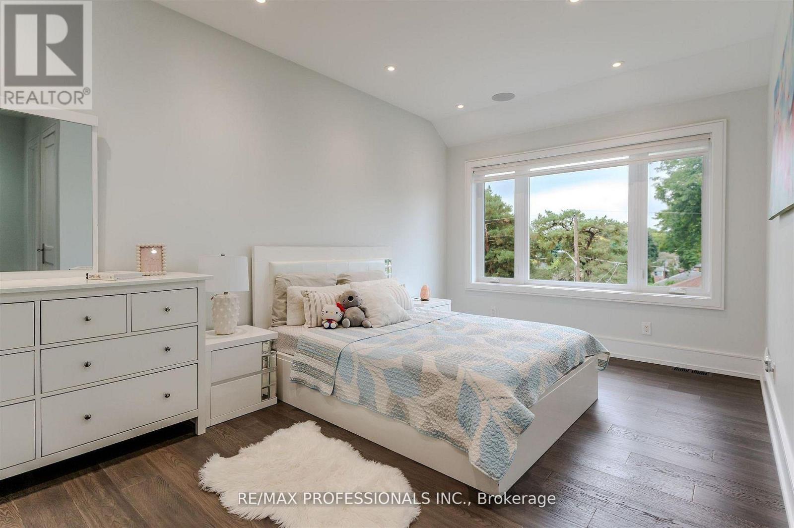 4 Dunrobin Drive, Toronto, Ontario  M9B 2S9 - Photo 33 - W13021358