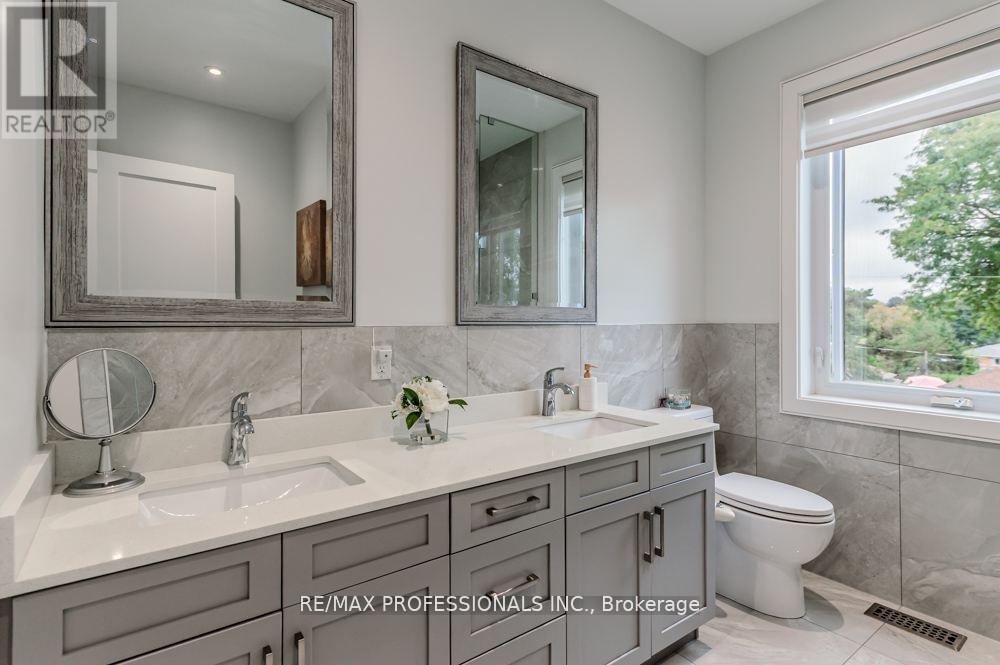 4 Dunrobin Drive, Toronto, Ontario  M9B 2S9 - Photo 38 - W13021358