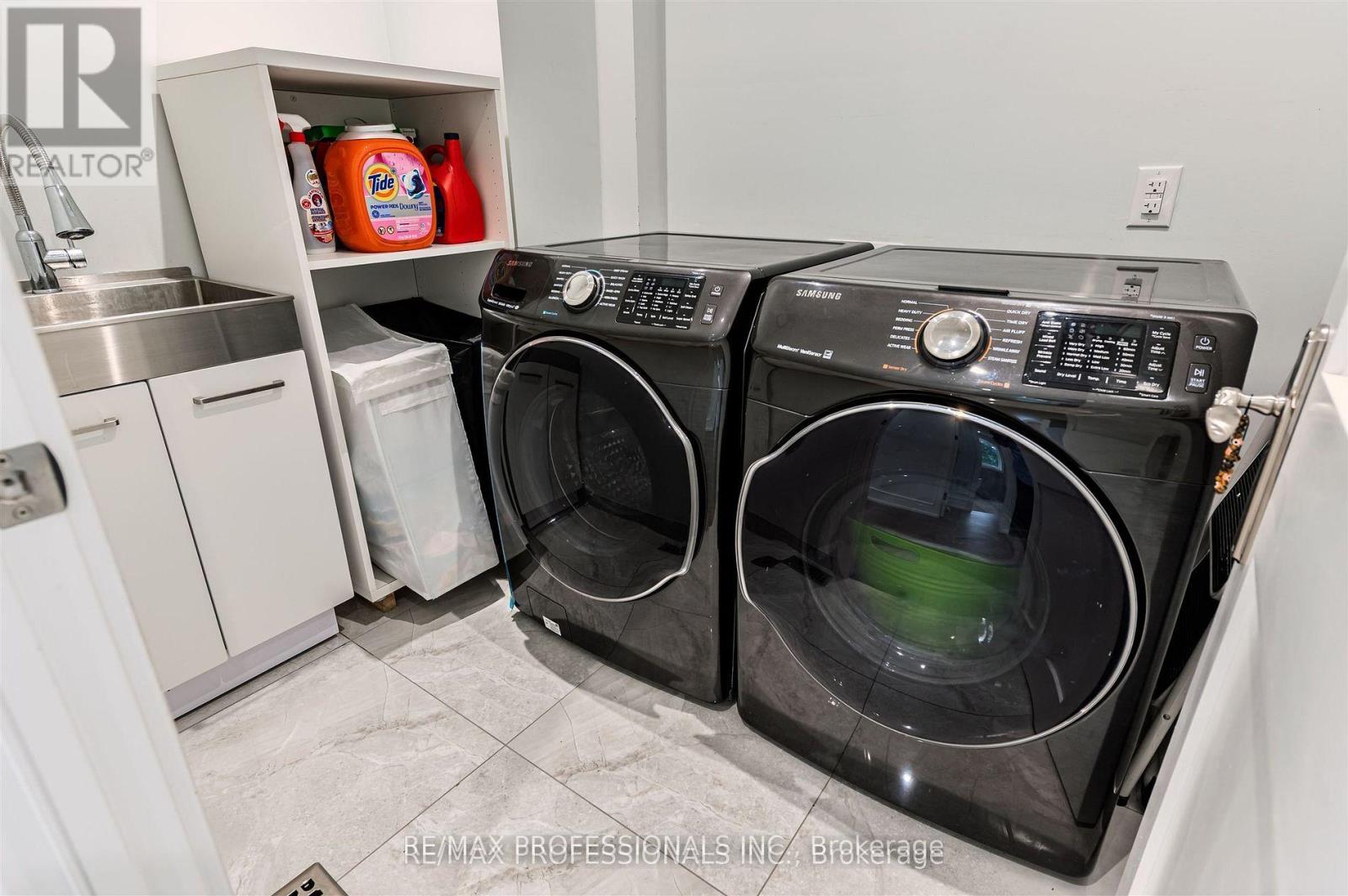 4 Dunrobin Drive, Toronto, Ontario  M9B 2S9 - Photo 4 - W13021358