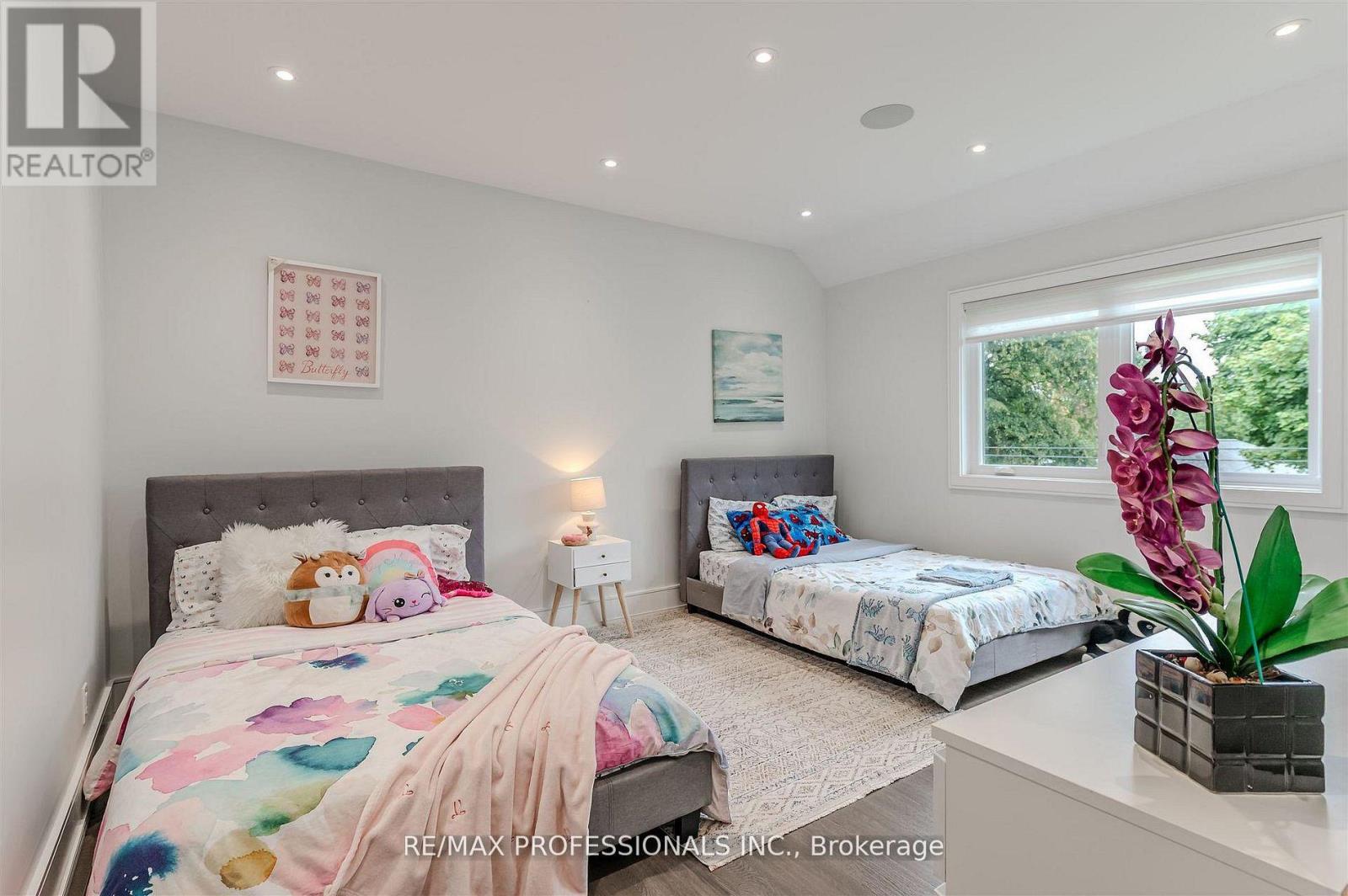 4 Dunrobin Drive, Toronto, Ontario  M9B 2S9 - Photo 40 - W13021358