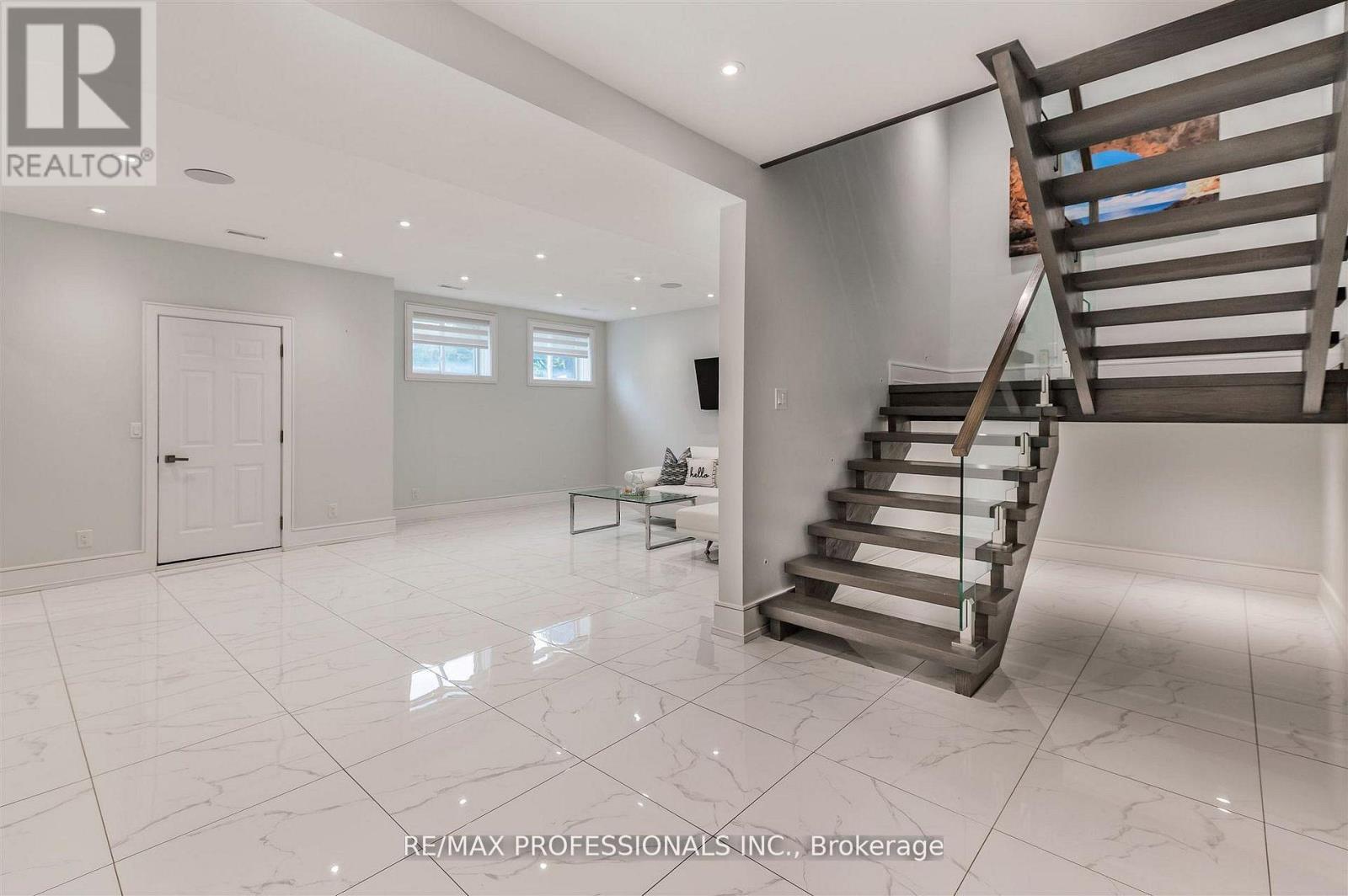 4 Dunrobin Drive, Toronto, Ontario  M9B 2S9 - Photo 5 - W13021358