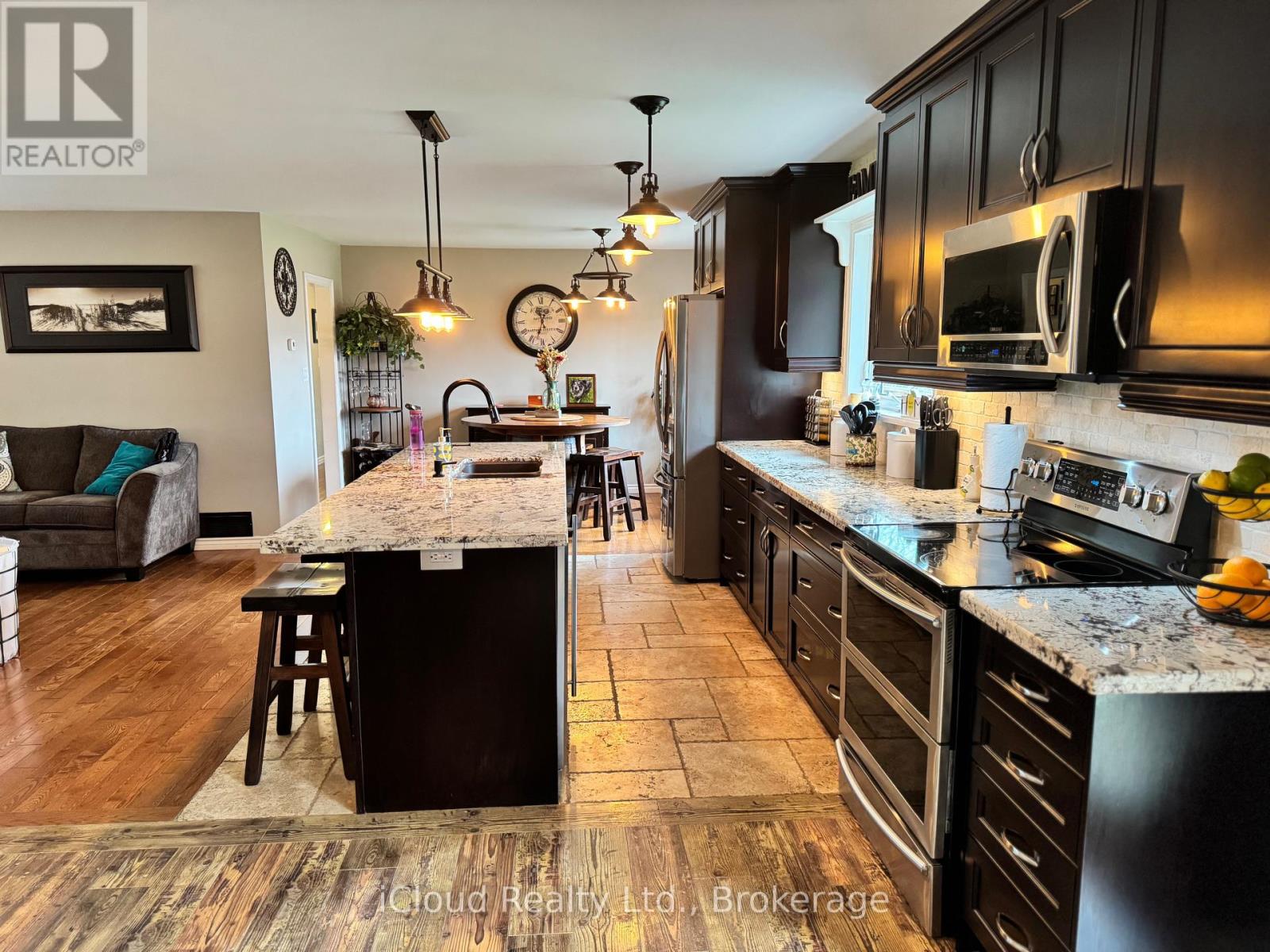 17 Agnes Street, Caledon, Ontario  L7K 0C6 - Photo 3 - W13021378