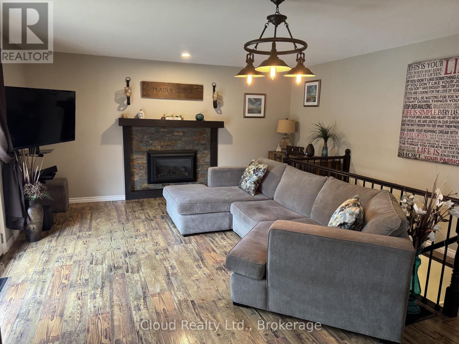 17 Agnes Street, Caledon, Ontario  L7K 0C6 - Photo 5 - W13021378