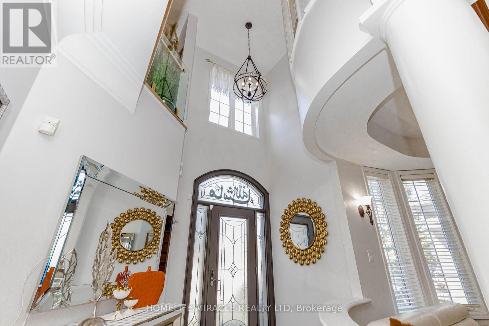 3339 Crompton Crescent, Mississauga, Ontario  L5B 4C7 - Photo 3 - W13021386