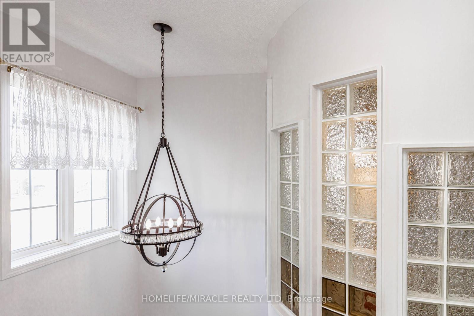 3339 Crompton Crescent, Mississauga, Ontario  L5B 4C7 - Photo 35 - W13021386