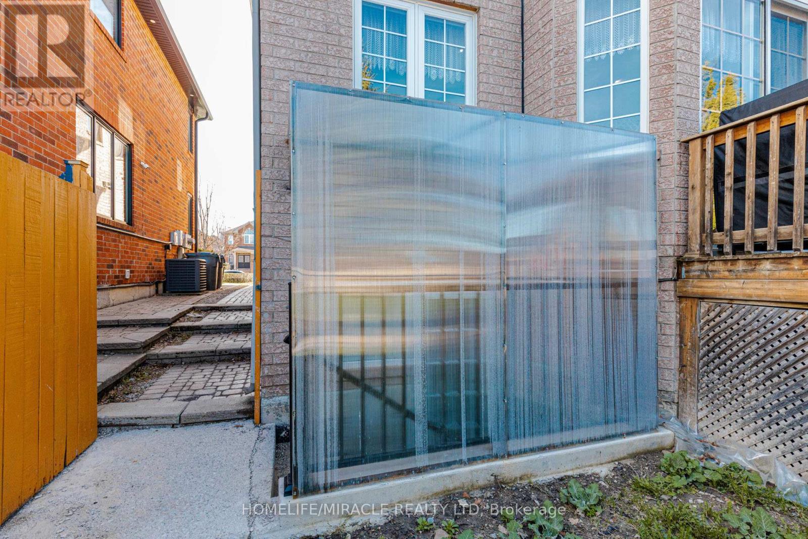 3339 Crompton Crescent, Mississauga, Ontario  L5B 4C7 - Photo 48 - W13021386