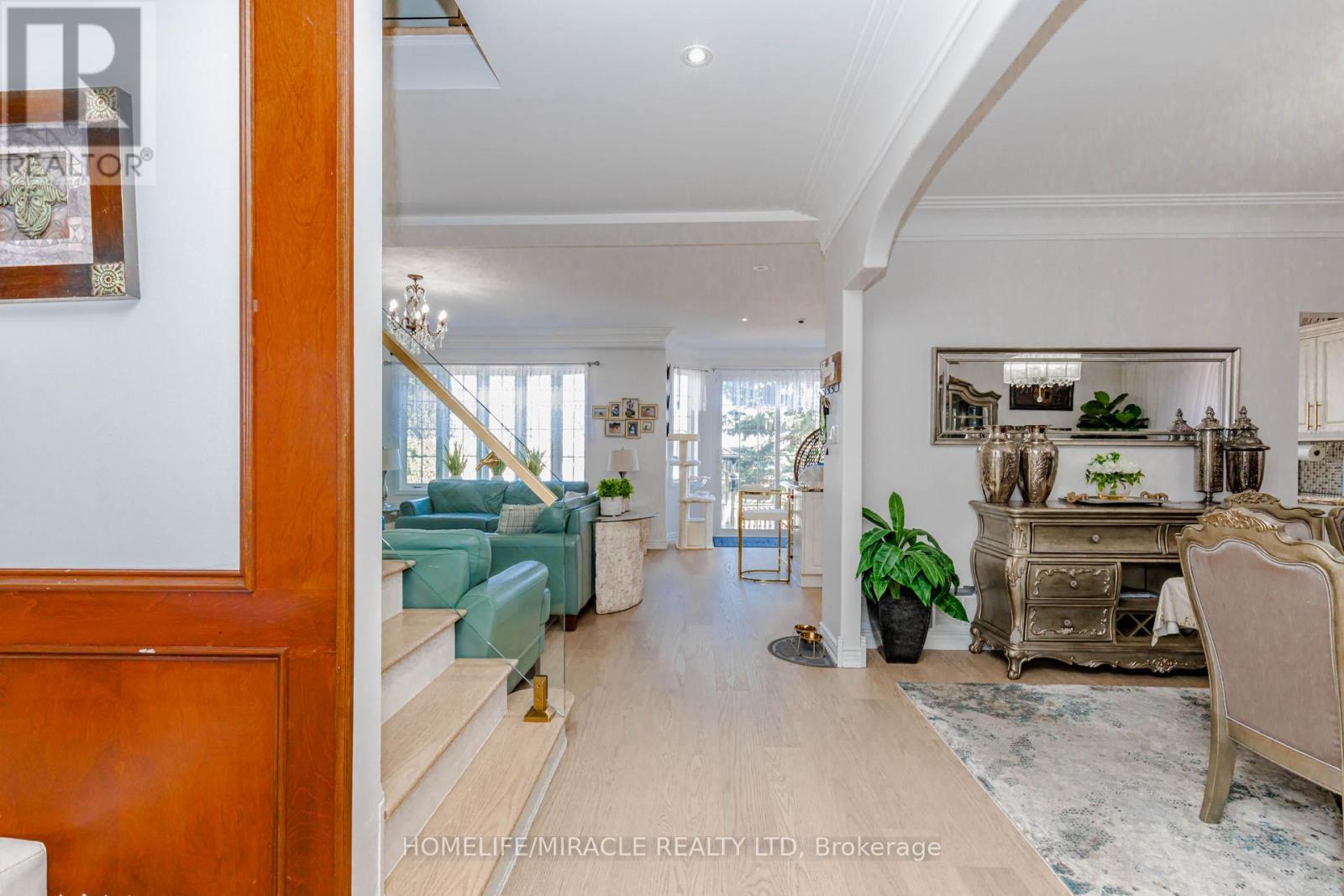 3339 Crompton Crescent, Mississauga, Ontario  L5B 4C7 - Photo 8 - W13021386