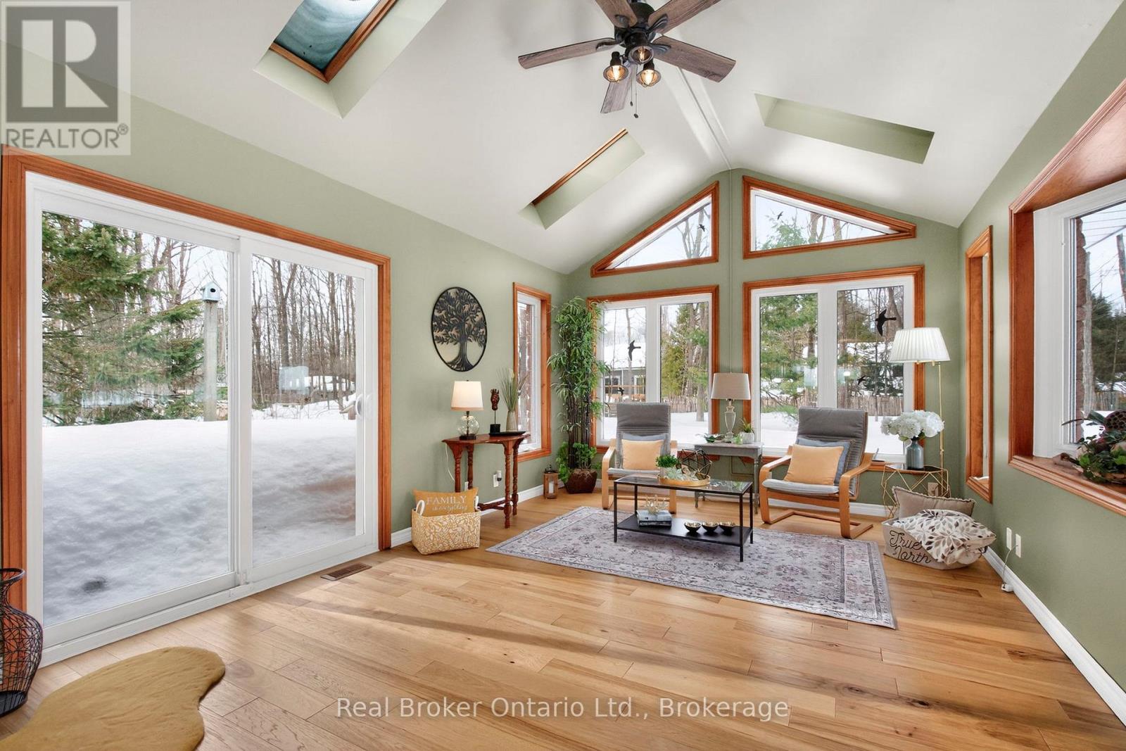 16 Mundy Avenue, Tiny, Ontario  L9M 0B5 - Photo 10 - S12888304