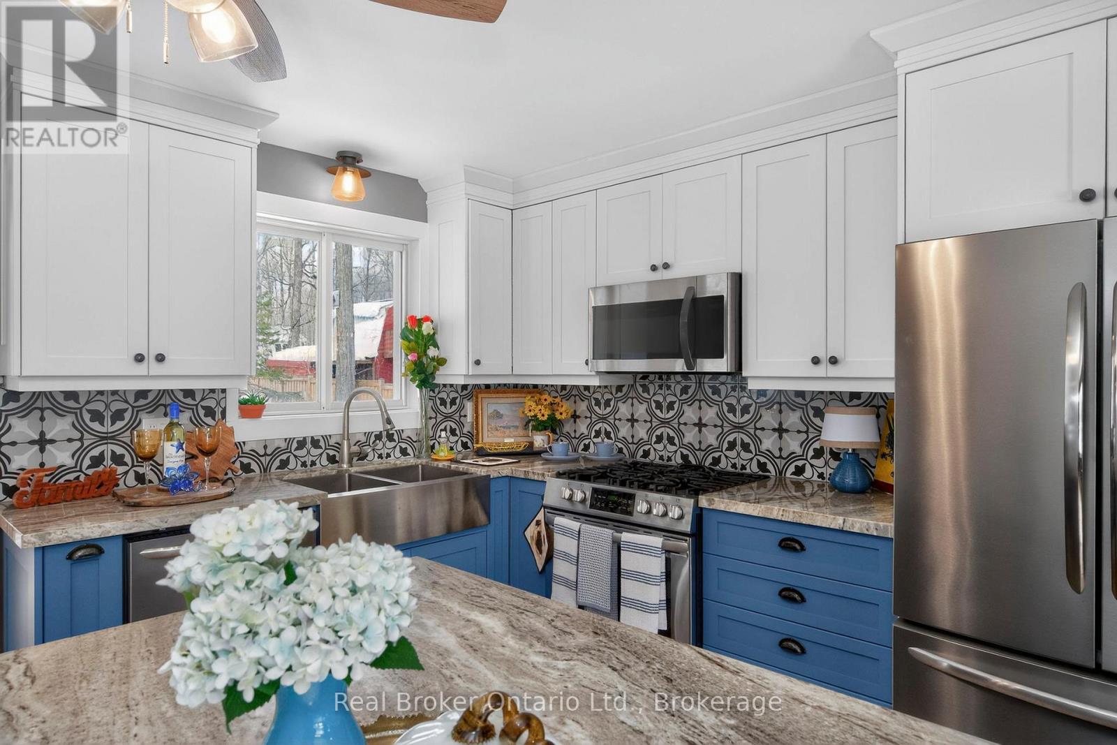 16 Mundy Avenue, Tiny, Ontario  L9M 0B5 - Photo 8 - S12888304