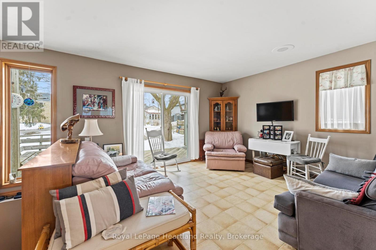 57 Huron Street, Central Huron, Ontario  N0M 1L0 - Photo 10 - X12845806