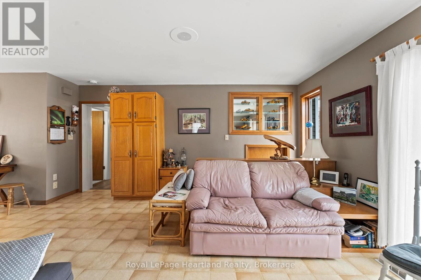 57 Huron Street, Central Huron, Ontario  N0M 1L0 - Photo 12 - X12845806