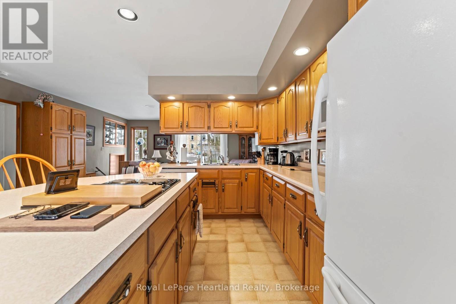 57 Huron Street, Central Huron, Ontario  N0M 1L0 - Photo 5 - X12845806