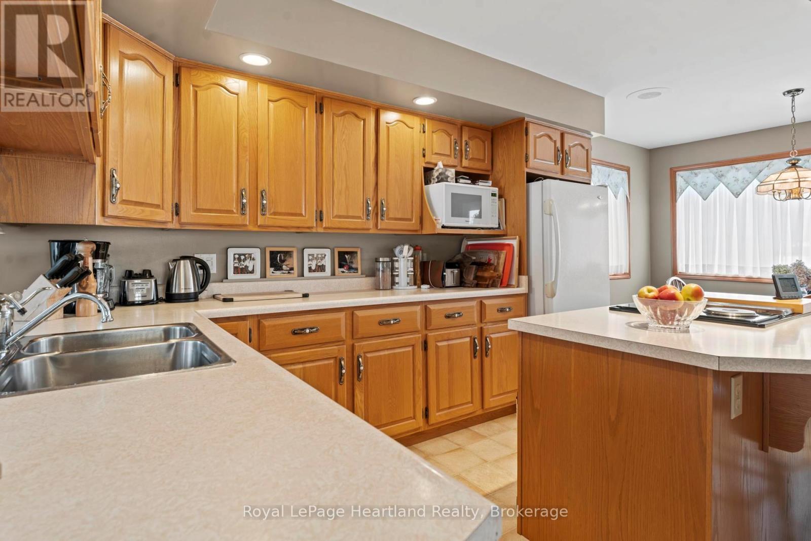 57 Huron Street, Central Huron, Ontario  N0M 1L0 - Photo 7 - X12845806