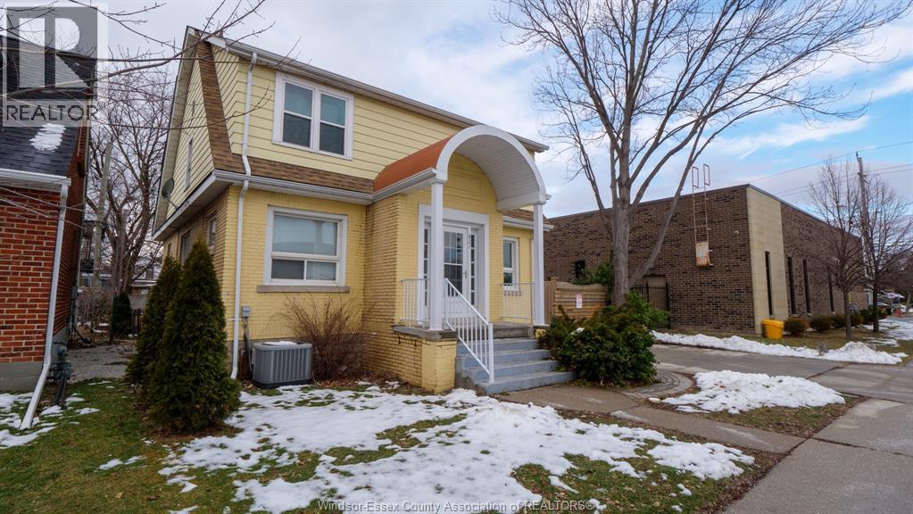 821-823 Villaire, Windsor, Ontario  N9S 2J3 - Photo 3 - 26008651