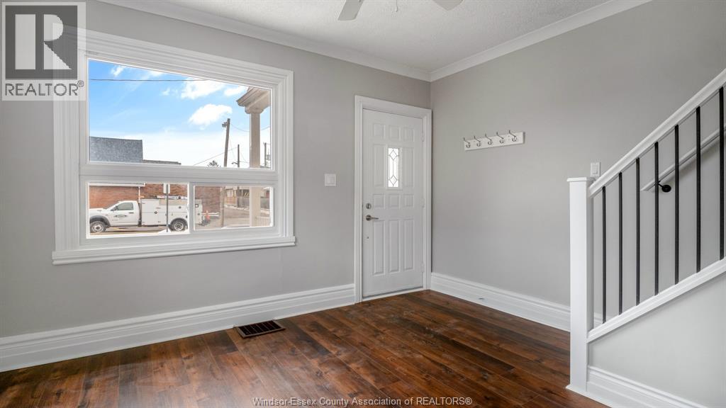 821-823 Villaire, Windsor, Ontario  N9S 2J3 - Photo 4 - 26008651