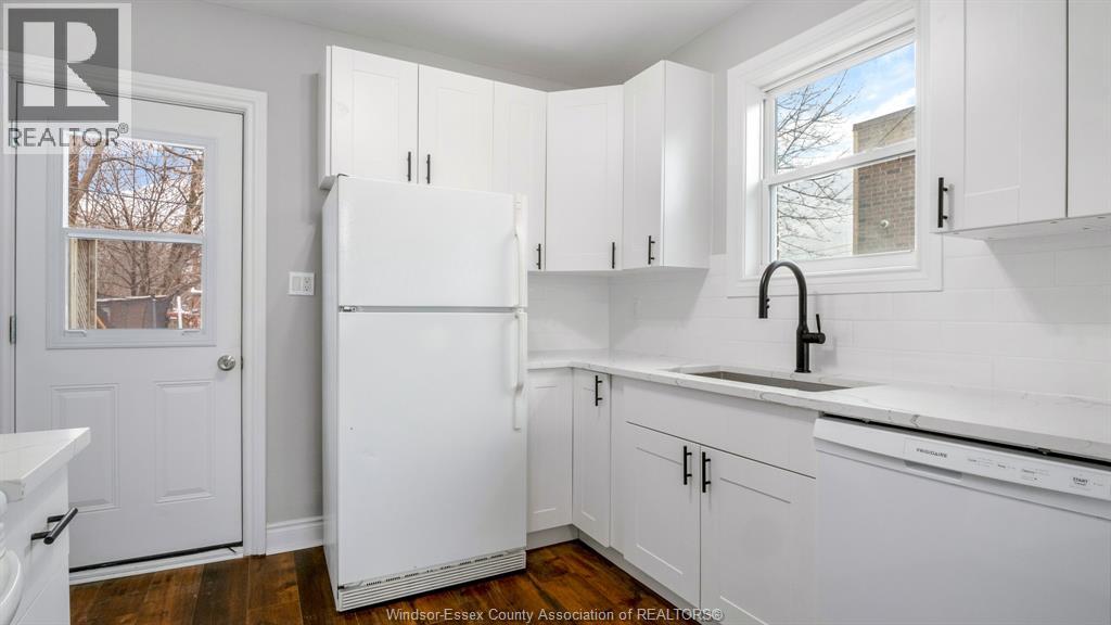 821-823 Villaire, Windsor, Ontario  N9S 2J3 - Photo 9 - 26008651